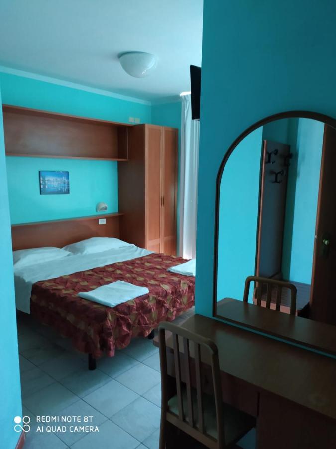 Hotel Blue Moon Rimini Eksteriør bilde