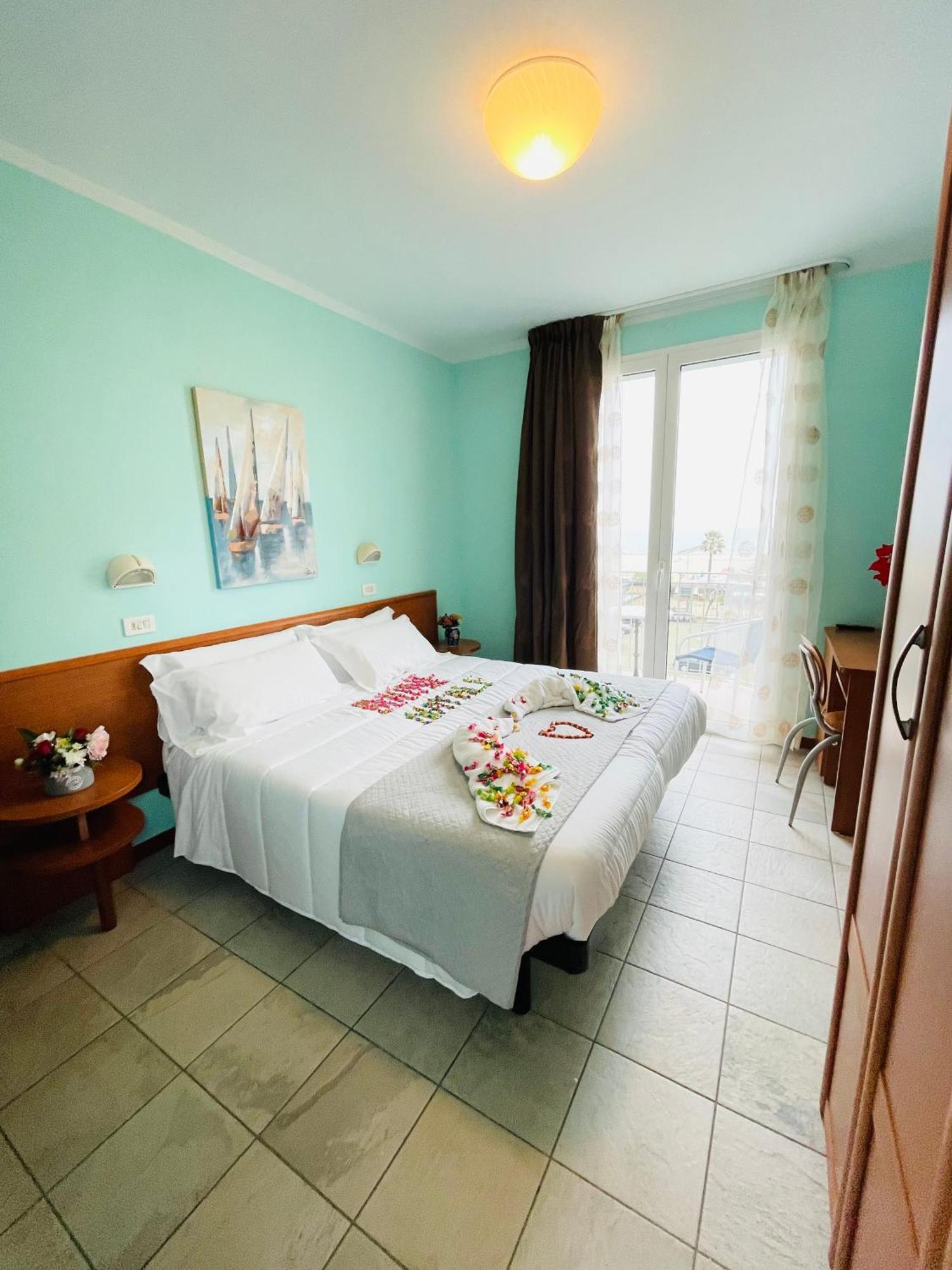 Hotel Blue Moon Rimini Eksteriør bilde