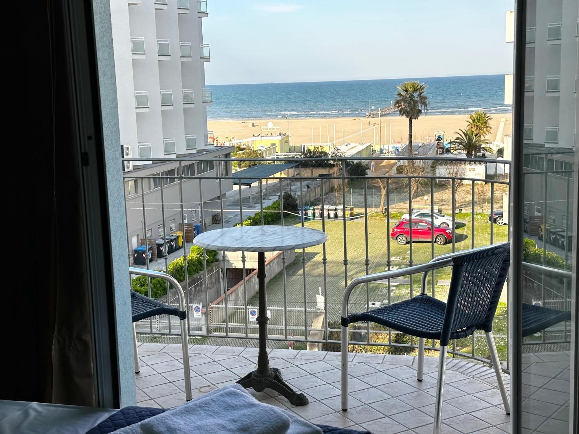 Hotel Blue Moon Rimini Eksteriør bilde