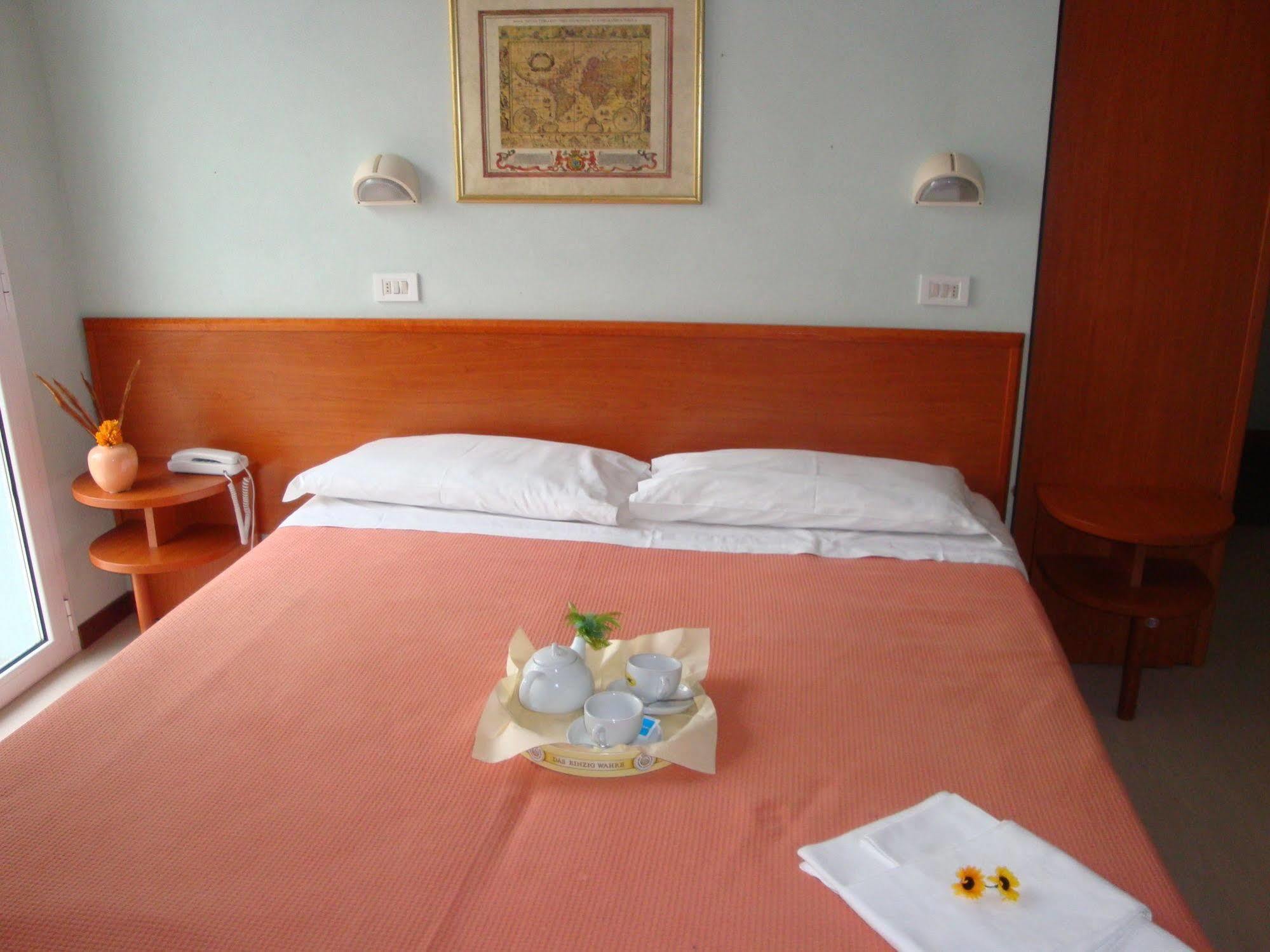 Hotel Blue Moon Rimini Eksteriør bilde