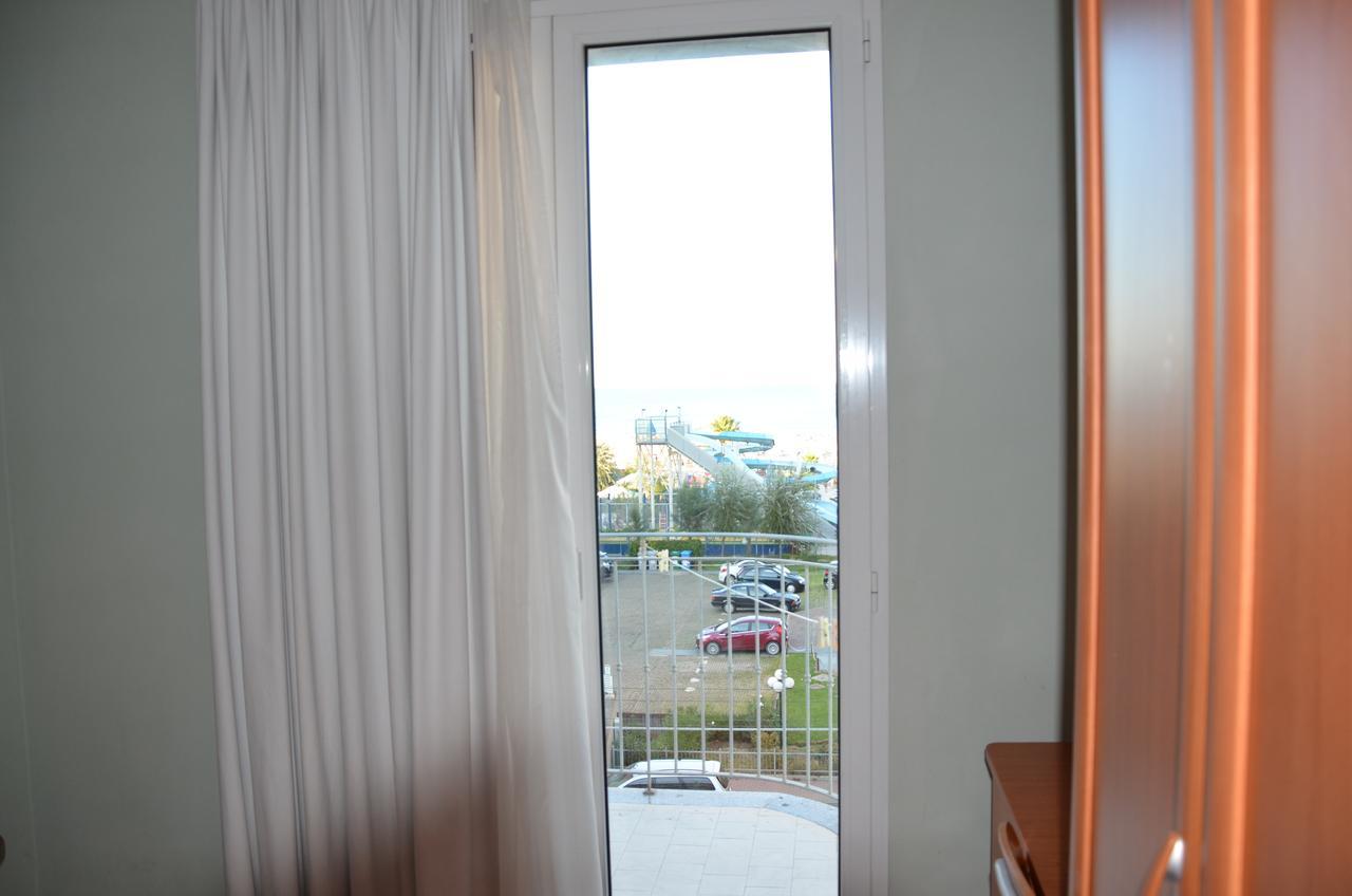 Hotel Blue Moon Rimini Eksteriør bilde
