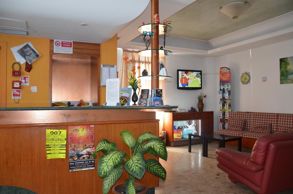 Hotel Blue Moon Rimini Eksteriør bilde